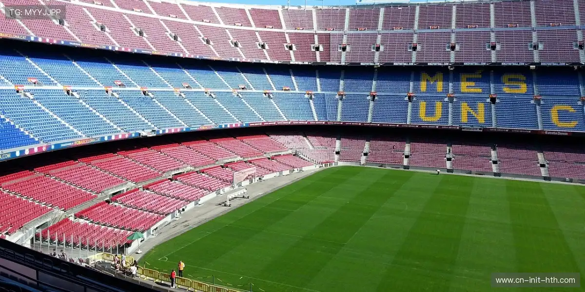 🔥球迷区服饰整齐划一，现场气势压倒一切！⚽